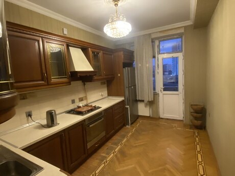 3 otaq · 145 m² · 4/16 mərtəbə, İnşaatçılar