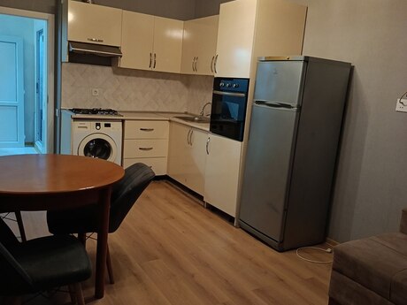 Qurtuluş 93 kompleksində 2 otaqlı yeni tikili mənzil kirayə verilir, 54 m², 320 AZN/ay, şəkil 2 / 7