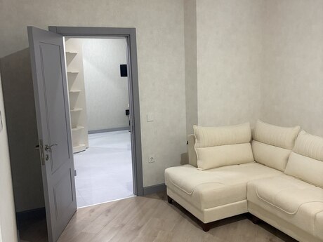 West Town kompleksində 3 otaqlı yeni tikili mənzil kirayə verilir, 83 m², 1 000 AZN/ay, şəkil 2 / 12