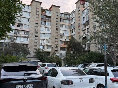 8-ci mikrorayonda 4 otaqlı köhnə tikili mənzil satılır, 112 m², 330 000 AZN, şəkil 2 / 12