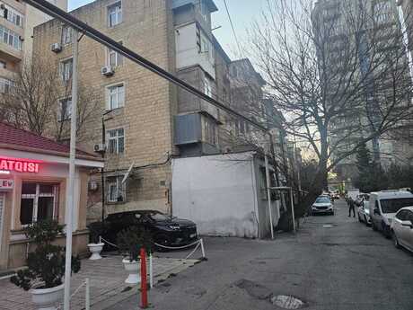 Объявление №6483994 - Баку, м. Иншаатчылар, 3-комн., 80 м², 1/5 этаж