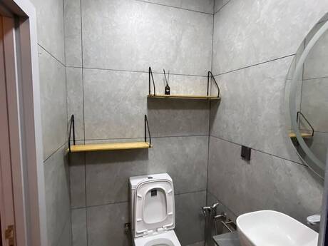 Bakıxanovda 2 otaqlı yeni tikili mənzil kirayə verilir, 45 m², 650 AZN/ay, şəkil 2 / 9