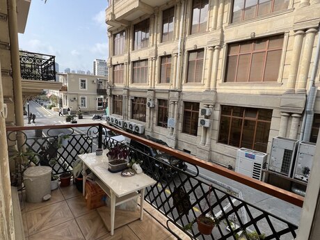Nizamidə 5 otaqlı köhnə tikili mənzil satılır, 140 m², 700 000 AZN, şəkil 4 / 12
