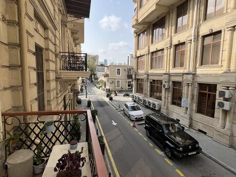 Nizamidə 5 otaqlı köhnə tikili mənzil satılır, 140 m², 700 000 AZN, şəkil 2 / 12