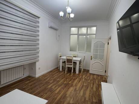 28 Mayda 2 otaqlı köhnə tikili mənzil kirayə verilir, 50 m², 999 AZN/ay, şəkil 2 / 12