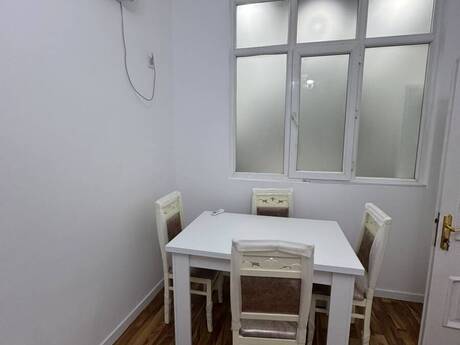 28 Mayda 2 otaqlı köhnə tikili mənzil kirayə verilir, 50 m², 999 AZN/ay, şəkil 5 / 12
