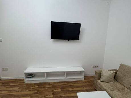 28 Mayda 2 otaqlı köhnə tikili mənzil kirayə verilir, 50 m², 999 AZN/ay, şəkil 4 / 12