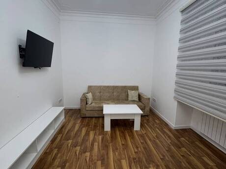 28 Mayda 2 otaqlı köhnə tikili mənzil kirayə verilir, 50 m², 999 AZN/ay, şəkil 3 / 12