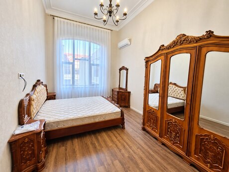 Sahildə 4 otaqlı köhnə tikili mənzil kirayə verilir, 250 m², 3 200 AZN/ay, şəkil 4 / 12