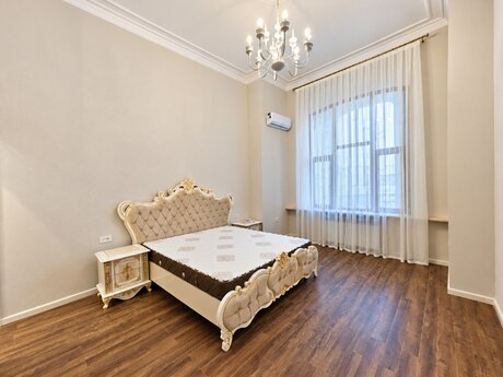 Sahildə 4 otaqlı köhnə tikili mənzil kirayə verilir, 250 m², 3 200 AZN/ay, şəkil 3 / 12