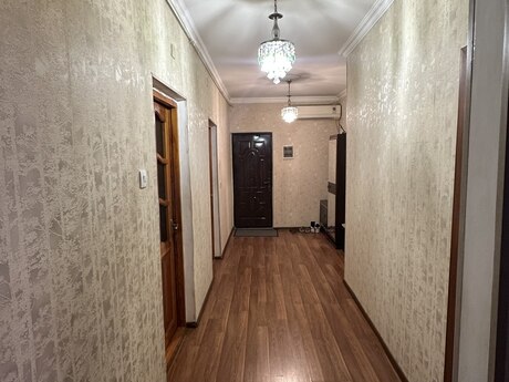 Yeni Günəşlidə 5 otaqlı köhnə tikili mənzil satılır, 120 m², 225 000 AZN, şəkil 2 / 12