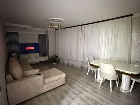 Bakıxanovda 2 otaqlı yeni tikili mənzil kirayə verilir, 90 m², 700 AZN/ay, şəkil 2 / 12