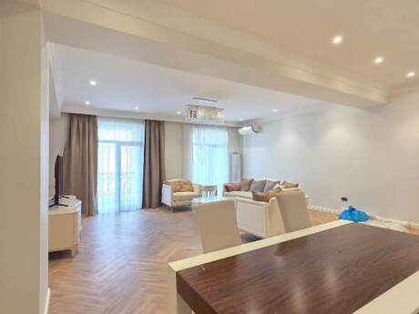 28 Mayda 4 otaqlı yeni tikili mənzil satılır, 242 m², 790 000 AZN, şəkil 5 / 12