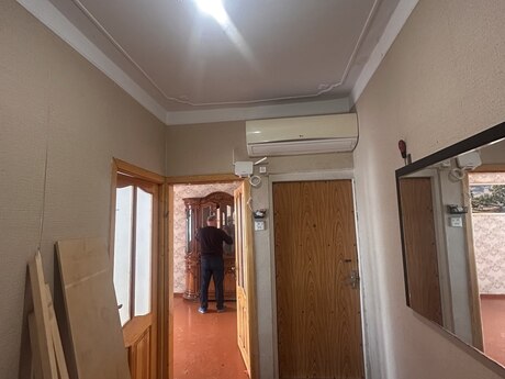 8-ci mikrorayonda 2 otaqlı köhnə tikili mənzil kirayə verilir, 60 m², 570 AZN/ay, şəkil 3 / 12