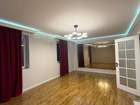 Xalqlar Dostluğunda 4 otaqlı köhnə tikili mənzil kirayə verilir, 110 m², 800 AZN/ay, şəkil 2 / 12