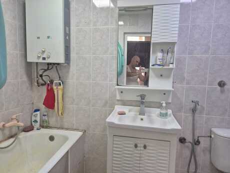 28 Mayda 2 otaqlı köhnə tikili mənzil satılır, 60 m², 185 000 AZN, şəkil 2 / 12