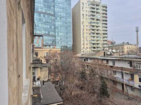 28 Mayda 2 otaqlı köhnə tikili mənzil satılır, 60 m², 185 000 AZN, şəkil 4 / 12