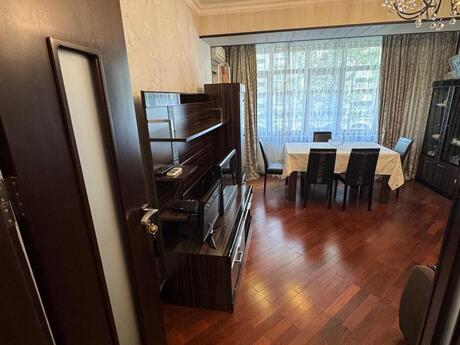 28 Mayda 2 otaqlı köhnə tikili mənzil kirayə verilir, 60 m², 1 000 AZN/ay, şəkil 2 / 11