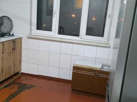 Qara Qarayevdə 2 otaqlı köhnə tikili mənzil kirayə verilir, 80 m², 450 AZN/ay, şəkil 5 / 12