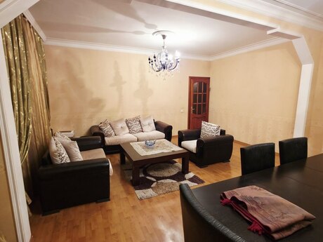 Продаётся 5-комнатная квартира в старом фонде, Azadlıq Prospekti, 130 м², 310 000 AZN, фото 2 / 12