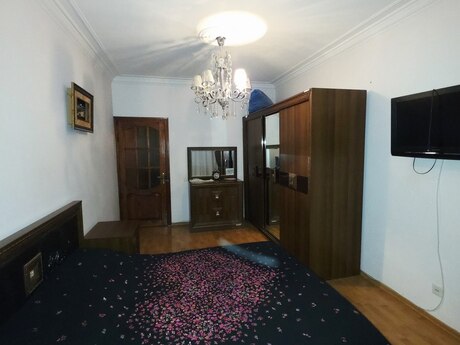 Продаётся 5-комнатная квартира в старом фонде, Azadlıq Prospekti, 130 м², 310 000 AZN, фото 4 / 12