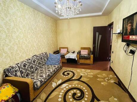 8 Noyabrda 2 otaqlı köhnə tikili mənzil satılır, 65 m², 235 000 AZN, şəkil 2 / 12