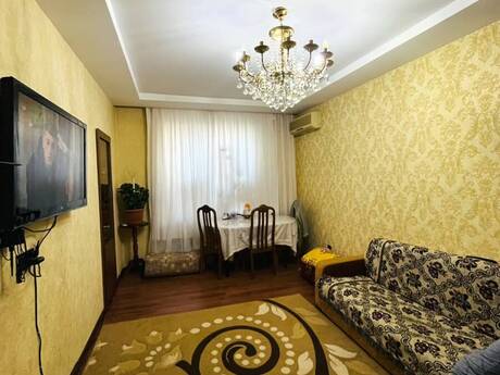 8 Noyabrda 2 otaqlı köhnə tikili mənzil satılır, 65 m², 235 000 AZN, şəkil 3 / 12