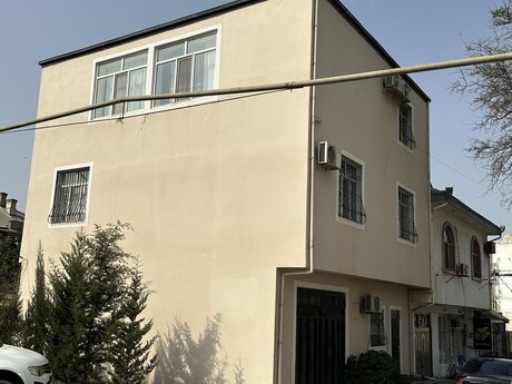 6 rooms · 300 m²