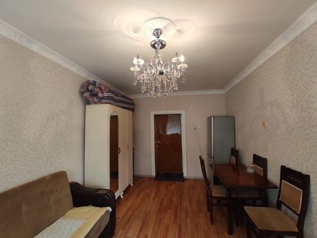 1 otaq · 20 m² · 2/5 mərtəbə, Azadlıq Prospekti