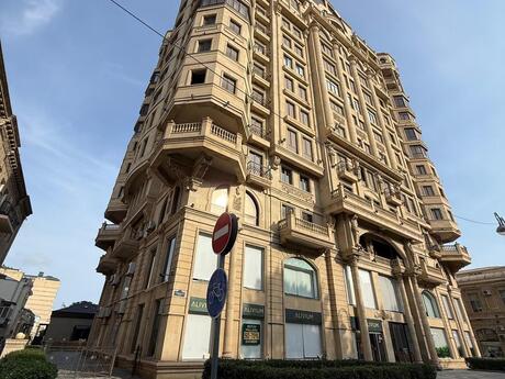 4 otaqlı mənzil, 300 m², İçəri Şəhər, 995 000 AZN