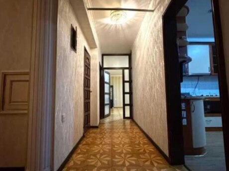 4 otaqlı mənzil, 120 m², 8 Noyabr, 275 000 AZN