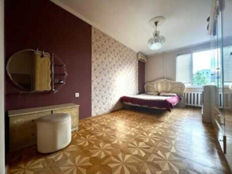 8 Noyabrda 4 otaqlı köhnə tikili mənzil satılır, 120 m², 275 000 AZN, şəkil 5 / 9