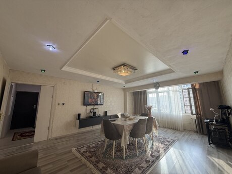 Elmlər Akademiyasında 3 otaqlı köhnə tikili mənzil satılır, 109 m², 258 000 AZN, şəkil 2 / 12