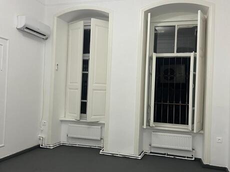 Sahildə 4 otaqlı köhnə tikili mənzil satılır, 129 m², 100 000 AZN, şəkil 5 / 12