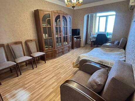 2 otaq · 65 m² · 8/9 mərtəbə, 8 Noyabr