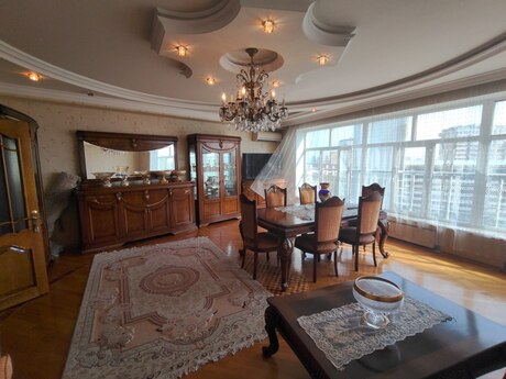 4 otaq · 200 m² · 8/16 mərtəbə, Azadlıq Prospekti
