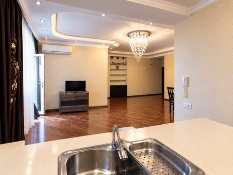 3 otaq · 90 m² · 2/19 mərtəbə, İnşaatçılar