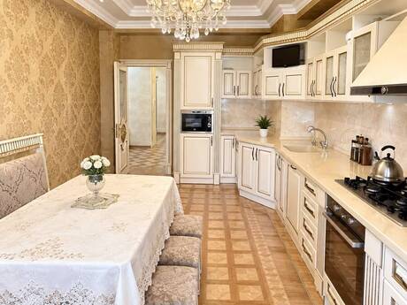 28 Mayda 4 otaqlı yeni tikili mənzil satılır, 200 m², 490 000 AZN, şəkil 5 / 9