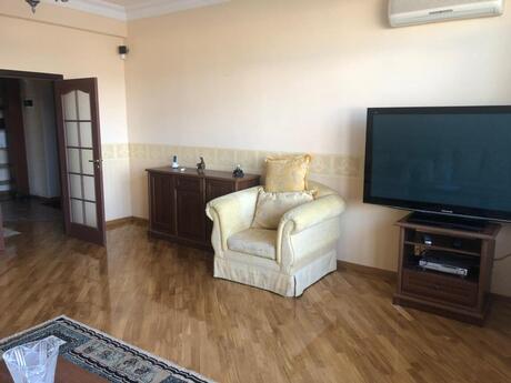 Elan №6560336 - Bakı, 28 May m., 3 otaqlı, 150 m², 11/12 mərtəbə