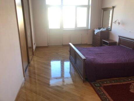 28 Mayda 3 otaqlı yeni tikili mənzil kirayə verilir, 150 m², 1 000 AZN/ay, şəkil 3 / 9