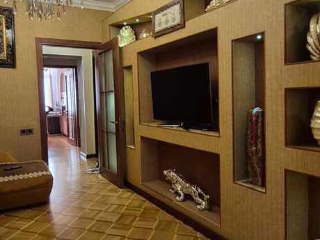 4-room old-build apartment for sale in Sahil, 105 m², 390 000 AZN, photo 4 / 12