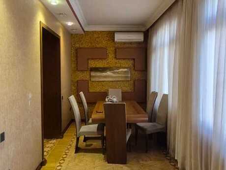 4-room old-build apartment for sale in Sahil, 105 m², 390 000 AZN, photo 2 / 12
