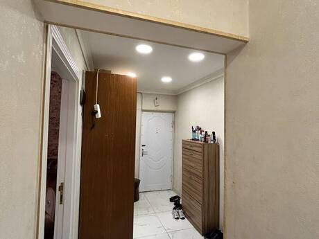 İnşaatçılarda 5 otaqlı köhnə tikili mənzil satılır, 97 m², 248 000 AZN, şəkil 4 / 12