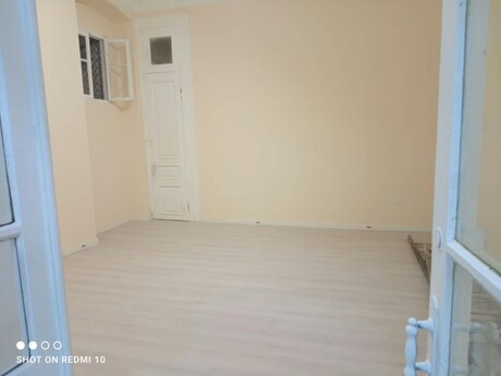 Sahildə 1 otaqlı köhnə tikili mənzil satılır, 27 m², 290 000 AZN, şəkil 4 / 7