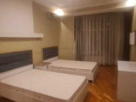 5-комн. · 220 m²