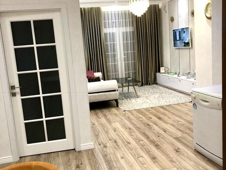 Azadlıq Prospektidə 2 otaqlı yeni tikili mənzil kirayə verilir, 70 m², 850 AZN/ay, şəkil 3 / 12