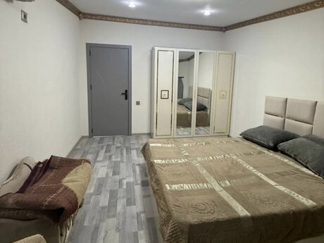 20 Yanvarda 2 otaqlı köhnə tikili mənzil kirayə verilir, 80 m², 600 AZN/ay, şəkil 2 / 7