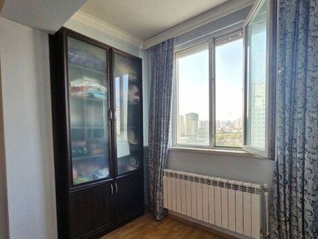 28 Mayda 2 otaqlı köhnə tikili mənzil satılır, 75 m², 229 000 AZN, şəkil 4 / 9