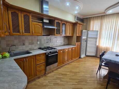 Сдаётся 3-комнатная квартира в новостройке, Nizami, 140 м², 1 200 AZN/мес, фото 4 / 12