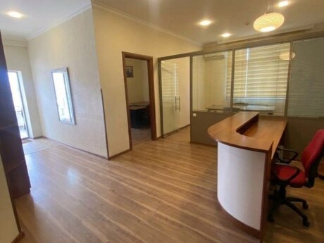 Elan №6561396 - Bakı, 28 May m., 4 otaqlı, 200 m²